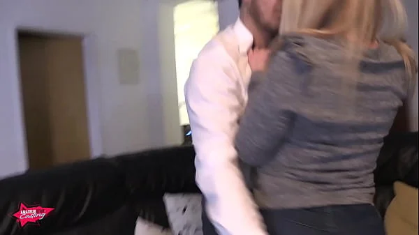 blonde 18 jährige fickt für ihren ersten porno